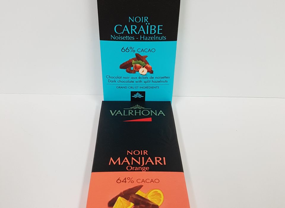 Tablette de chocolat Valrhona 85 gr. Noir Manjari orange 64% cacao