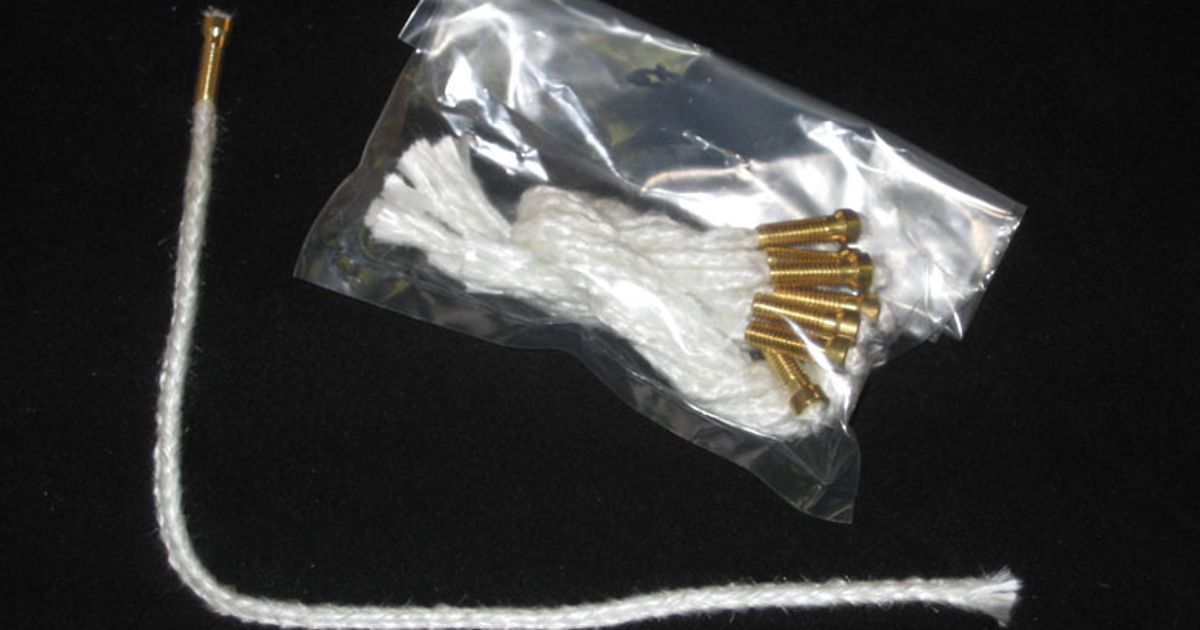 Wick for liquid paraffin