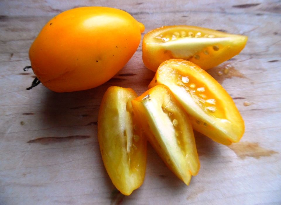 Jamato Banana Pear (Slicer Tomato)