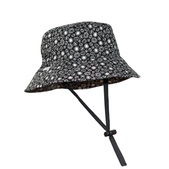 Bucket hats : a wide variety of colors 
