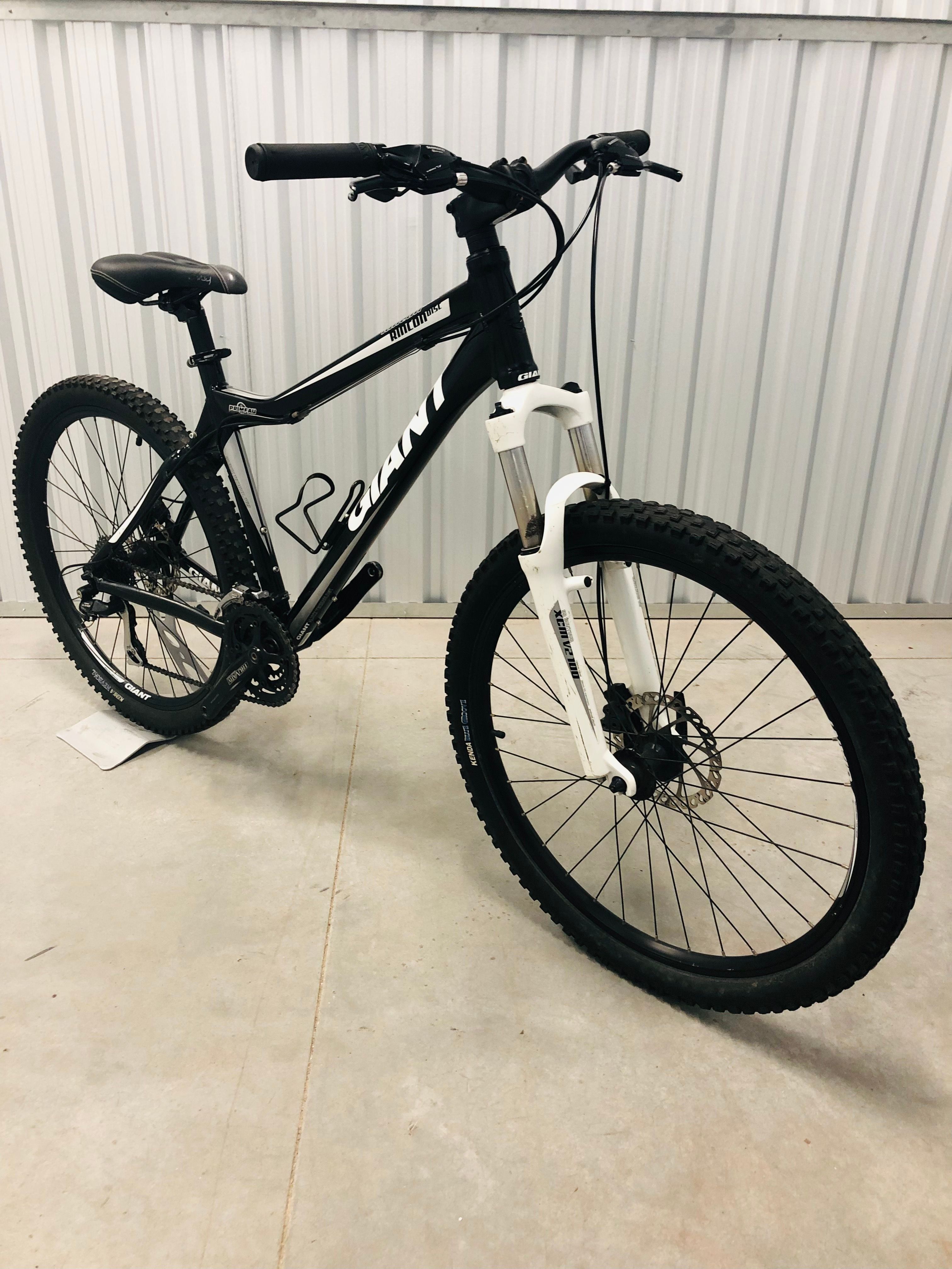 Bicicleta giant rincon disc hot sale