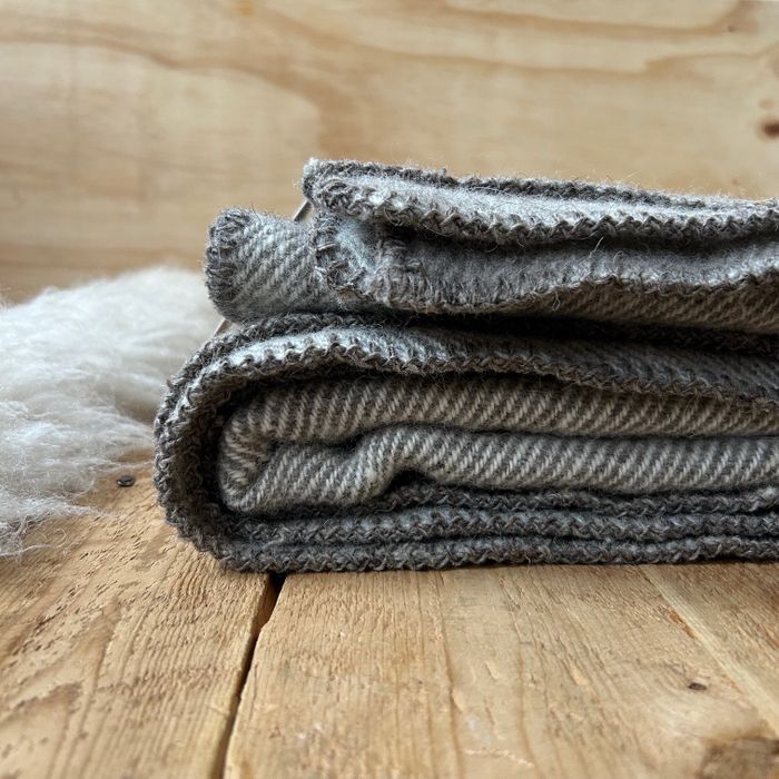 Couvertures en laine Woolmark ou coton fabriquées en France – Label Naturel Couvertures en laine Woolmark ou coton fabriquées en France – Label Naturel