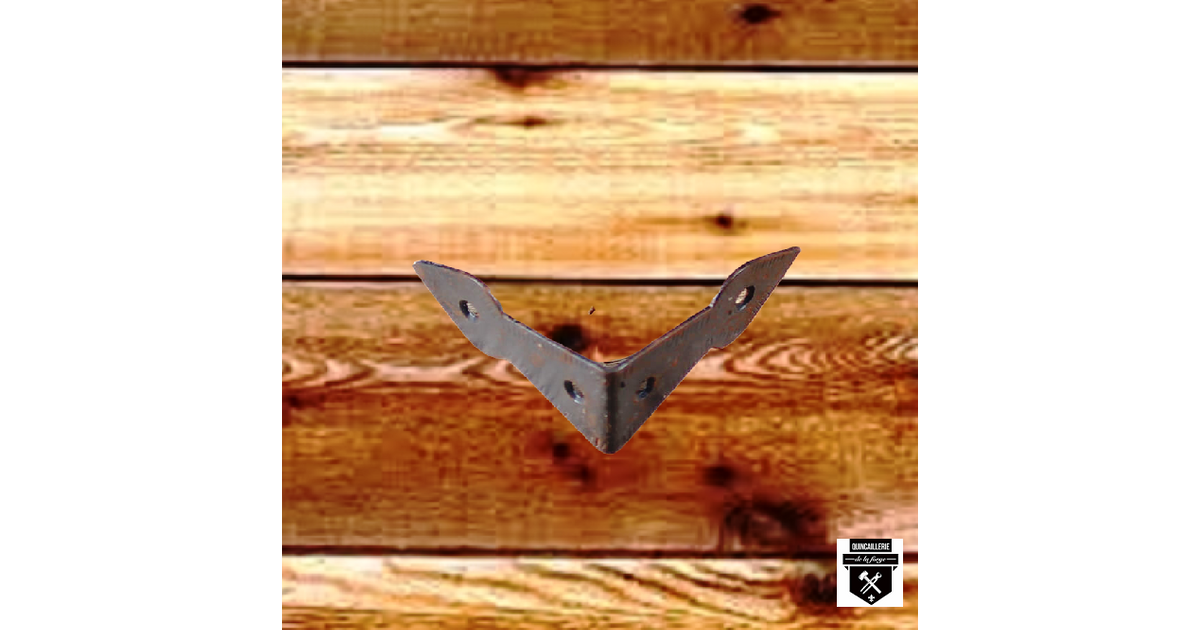 un lot de 5 outils en fer forgé : un coin éclateur un marteau un lot de 5 outils en fer forgé : un coin éclateur un marteau